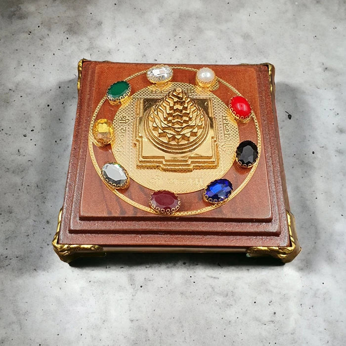 Maha Meru Shree Yantra with Chowki